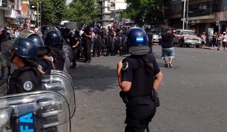 Policías y manteros, una historia conflictiva