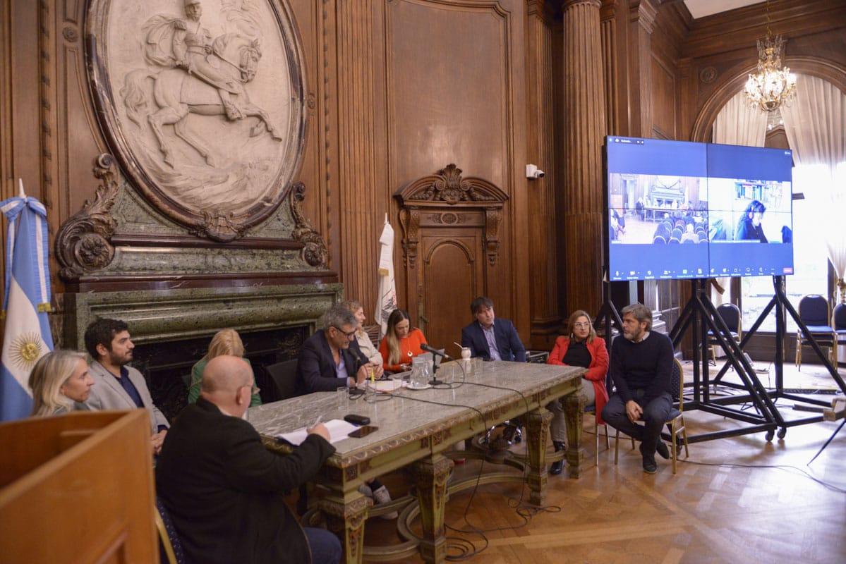 Ampliación del Centro de Atención Ambulatoria de la Fundación Favaloro y Homenaje a Spinetta en la Legislatura porteña