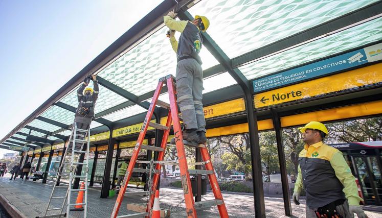 La Ciudad moderniza la red de Metrobus con tecnología de telegestión para mejorar iluminación y seguridad  